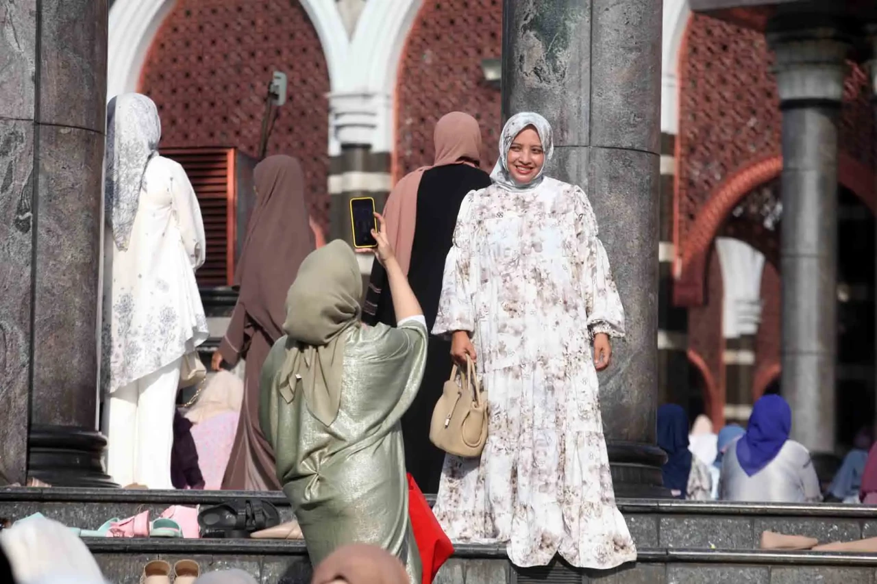 Khusyuk Salat Ied di...