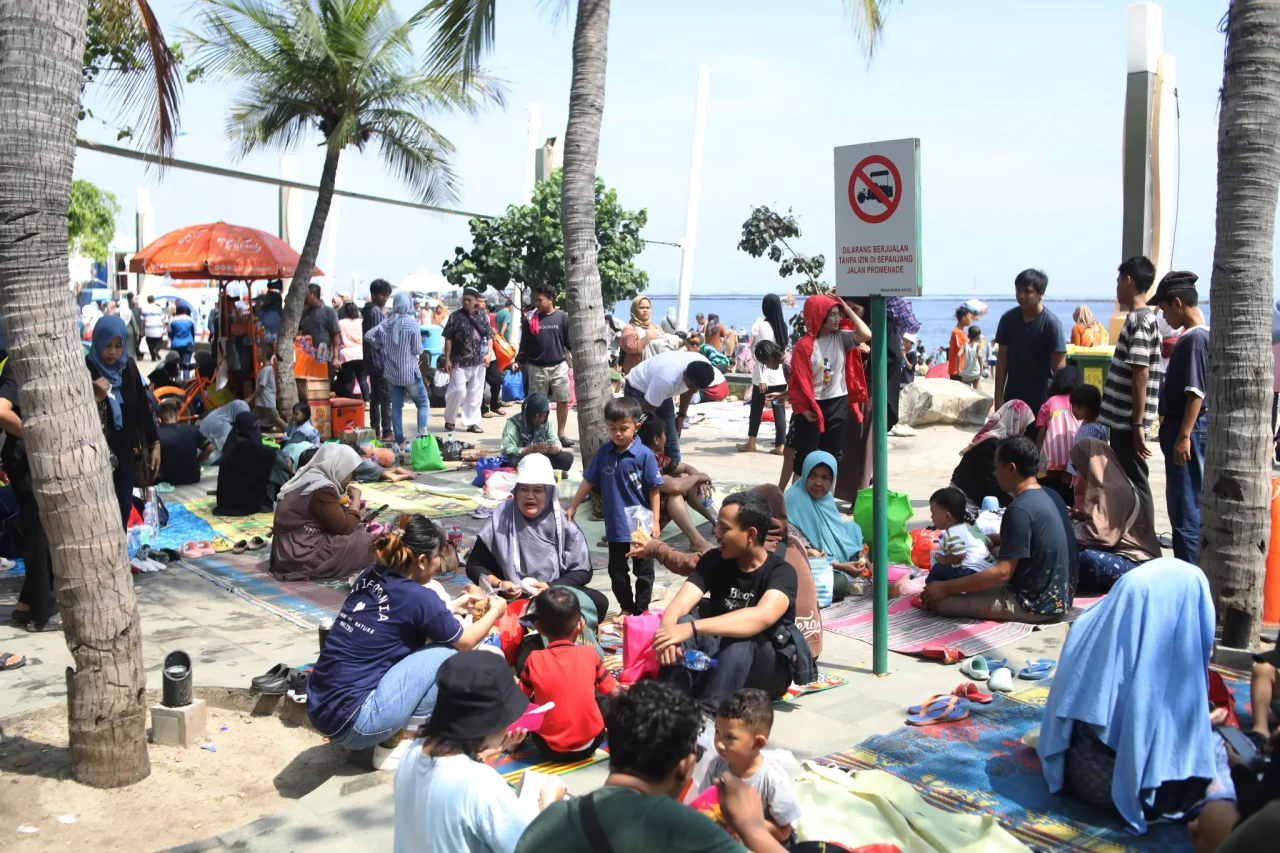 72 Ribu Pengunjung Padati...