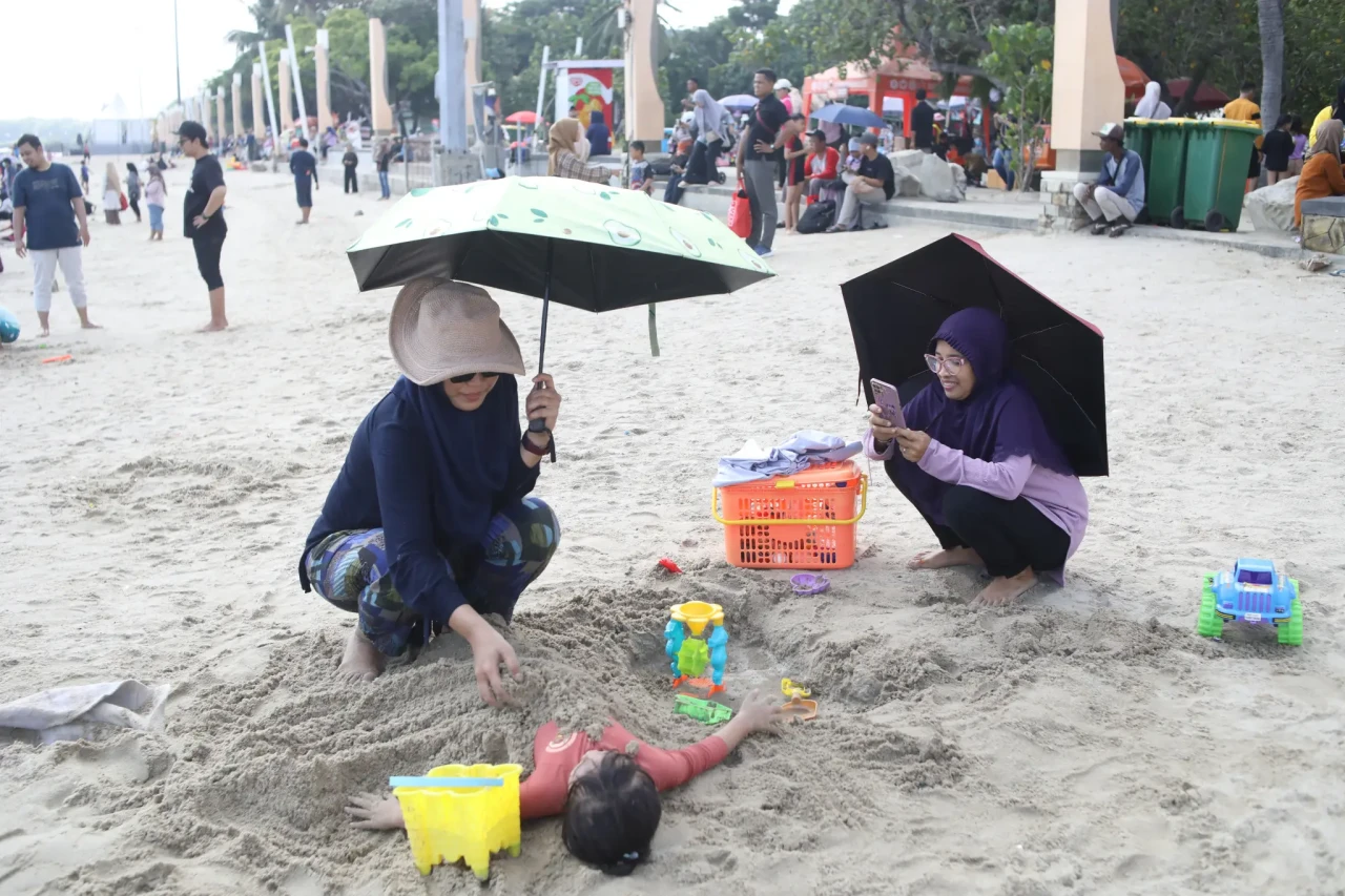 72 Ribu Pengunjung Padati...