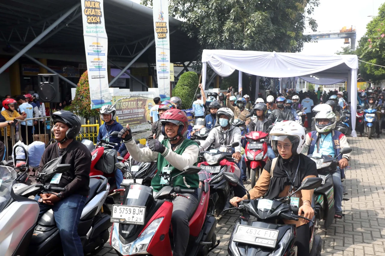 Gelombang Pertama Arus...