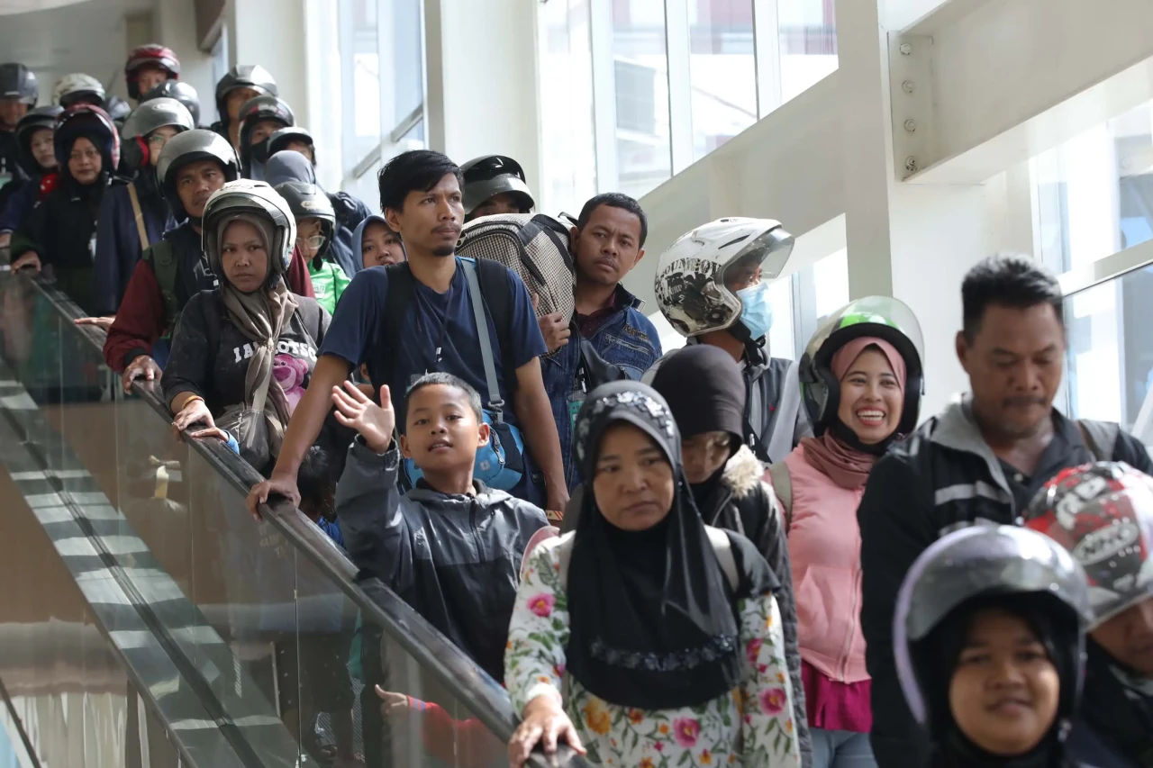 Gelombang Pertama Arus...