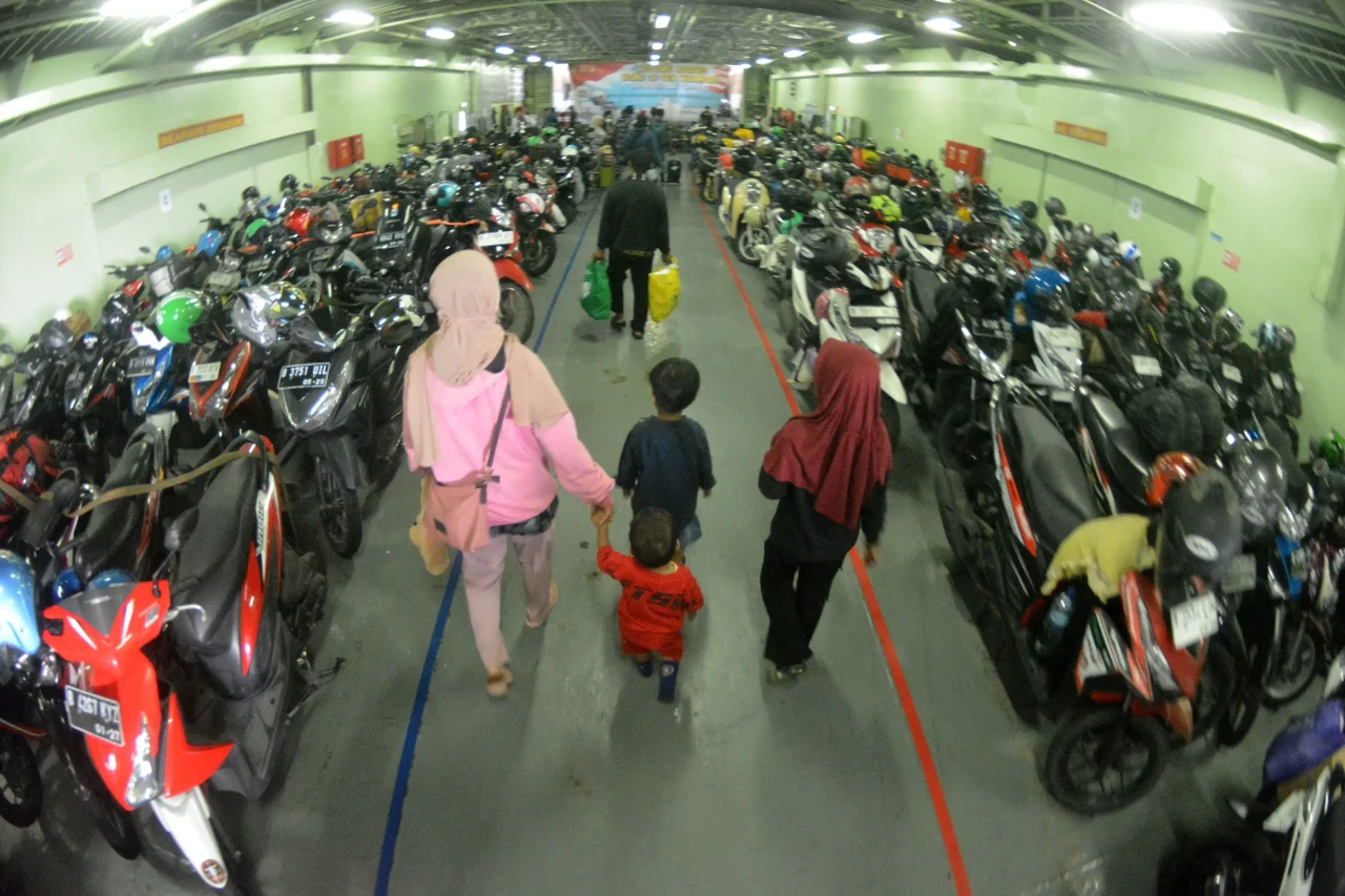 Potret Ratusan Pemudik...
