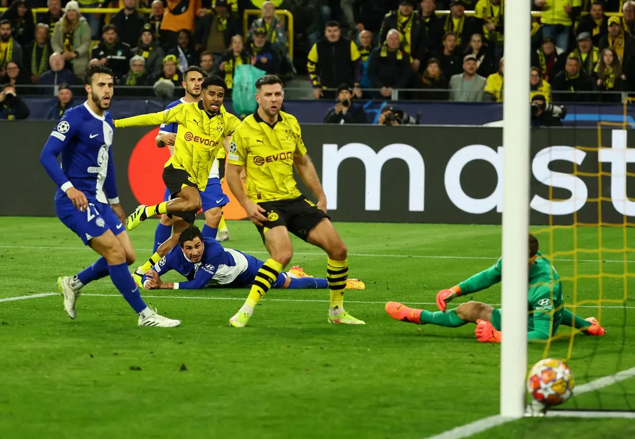 Menang Agregat 5-4,...
