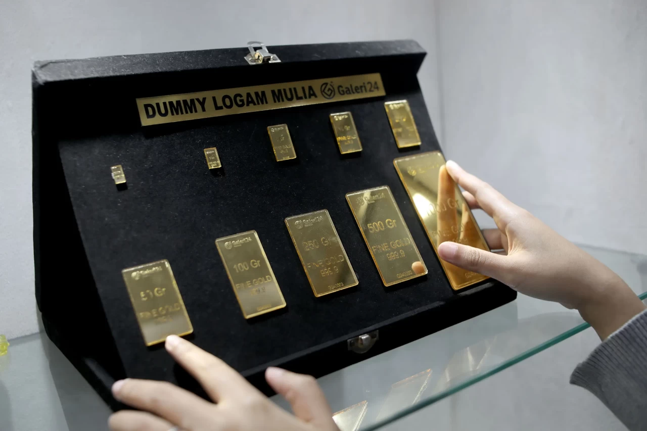 Harga Emas Antam Naik...