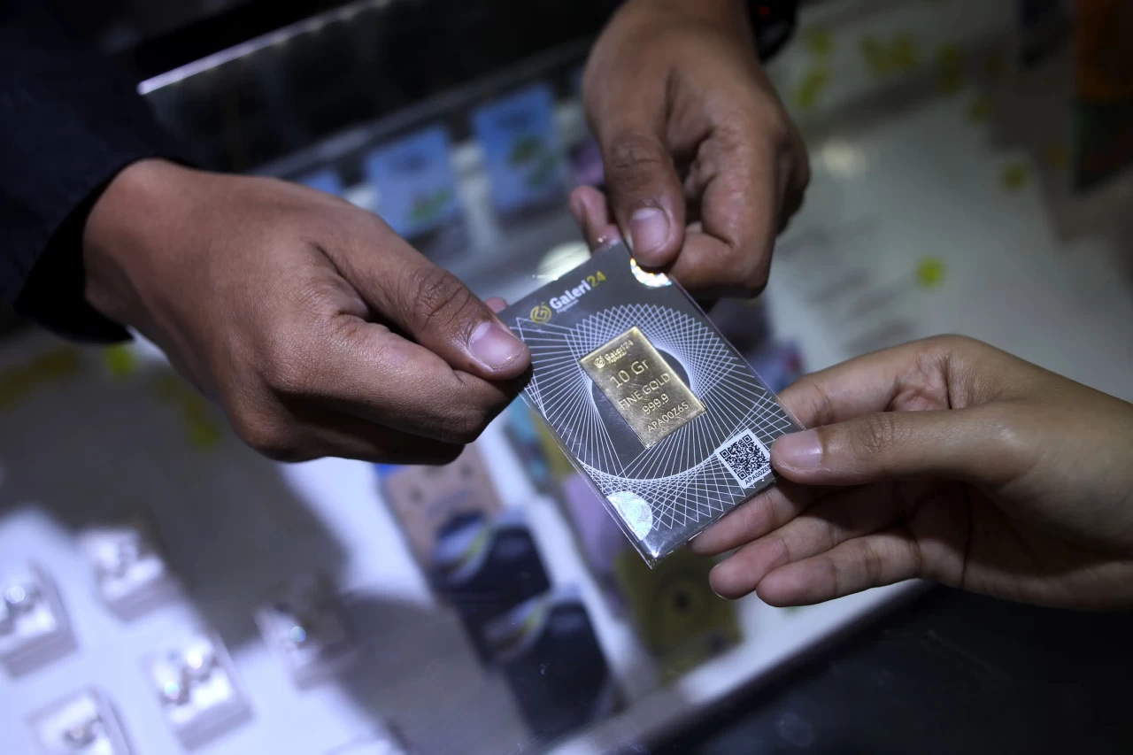 Harga Emas Antam Naik...