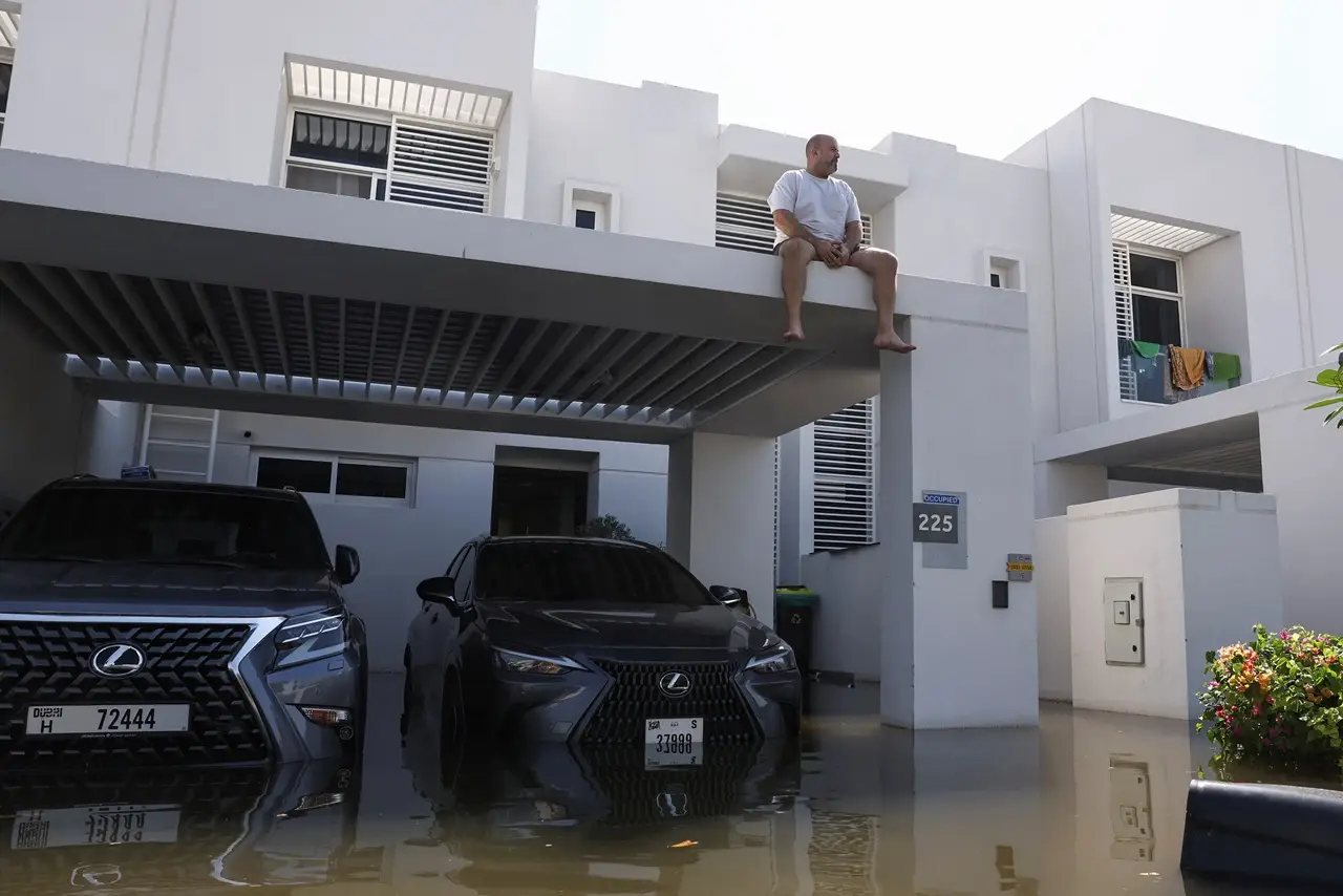 Penampakan Rumah dan...