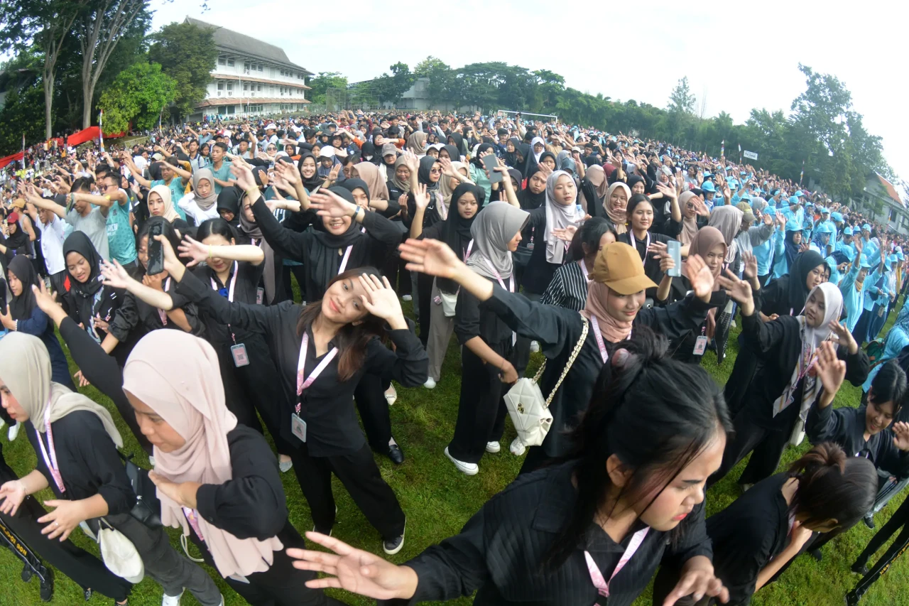 Potret Semarak Pembukaan...