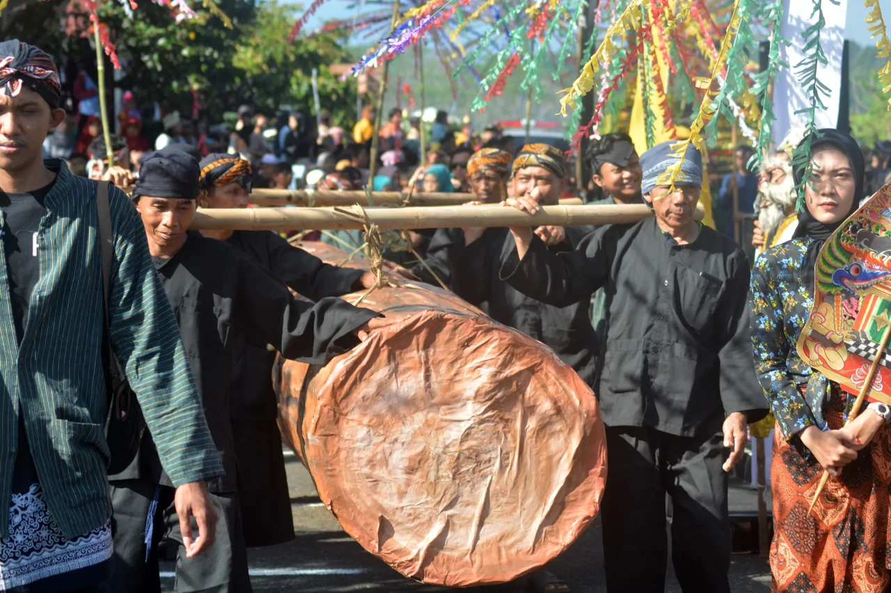 Kirab Budaya Tradisi...