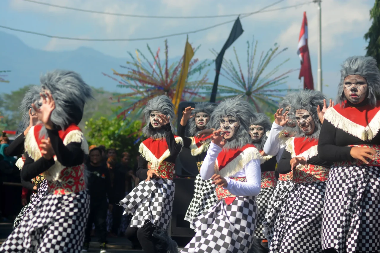 Kirab Budaya Tradisi...