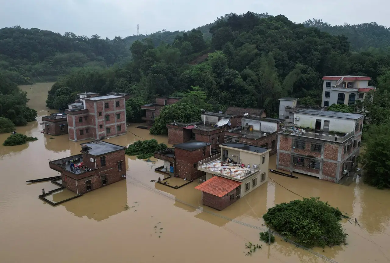 Banjir Besar Terjang...