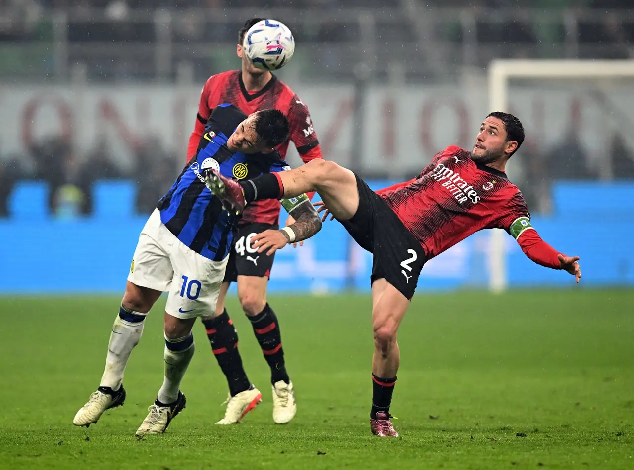 Bungkam AC Milan 2-1,...