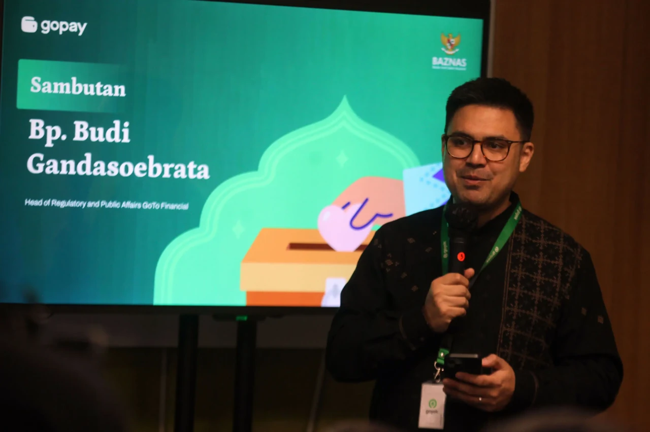 GoPay Serahkan Donasi...