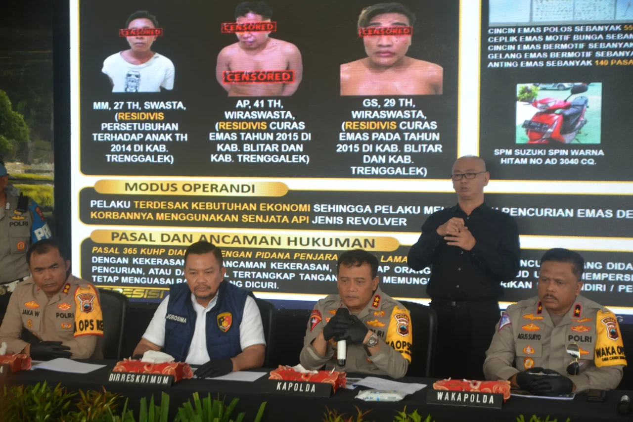 Polisi Bekuk Komplotan...