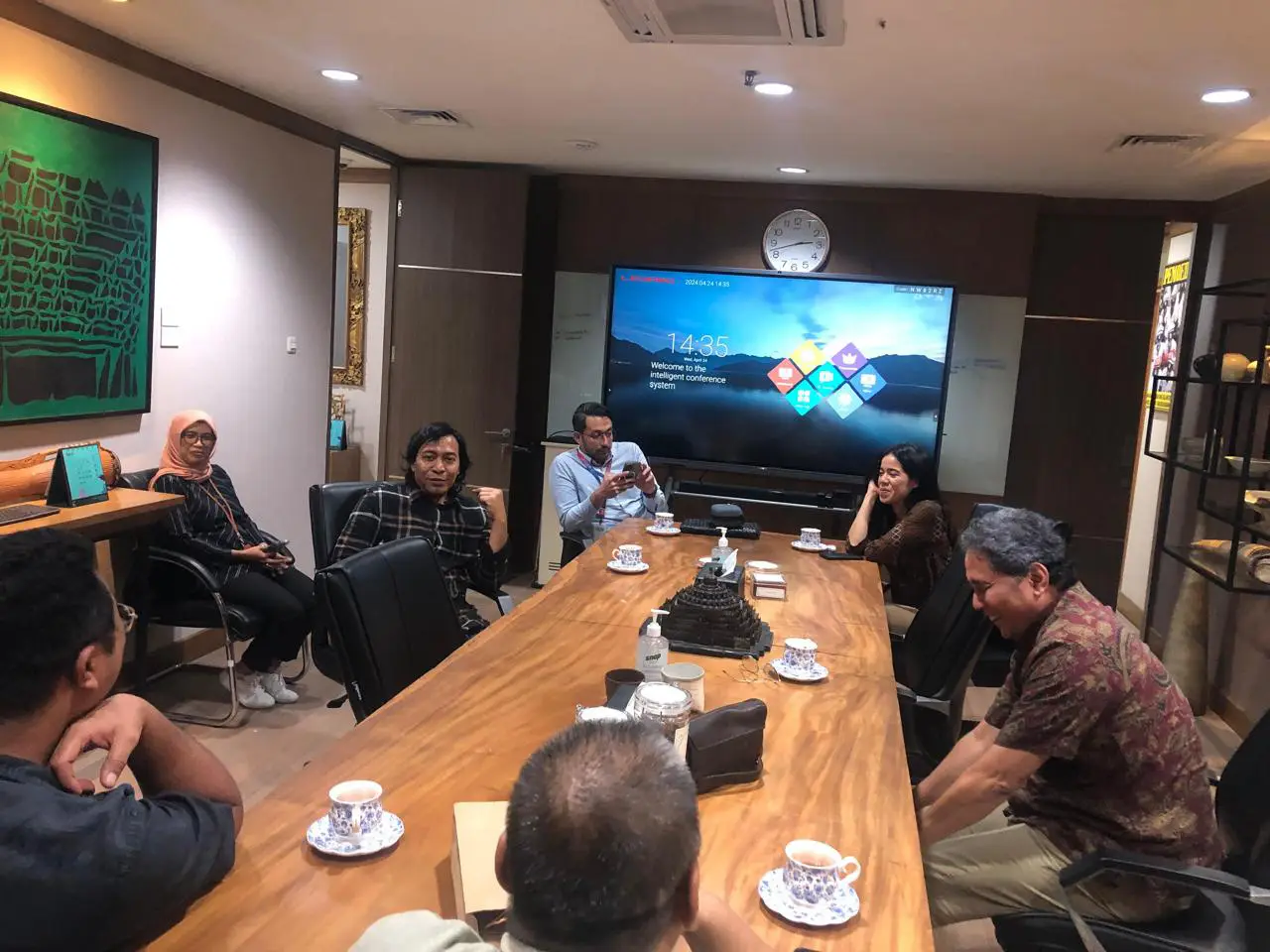 Bahas Kolaborasi Kebudayaan,...