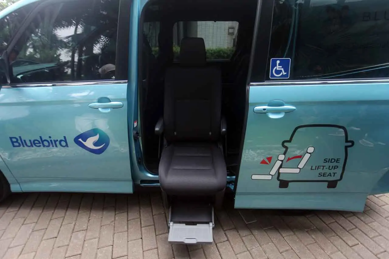 Bluebird Luncurkan Armada...