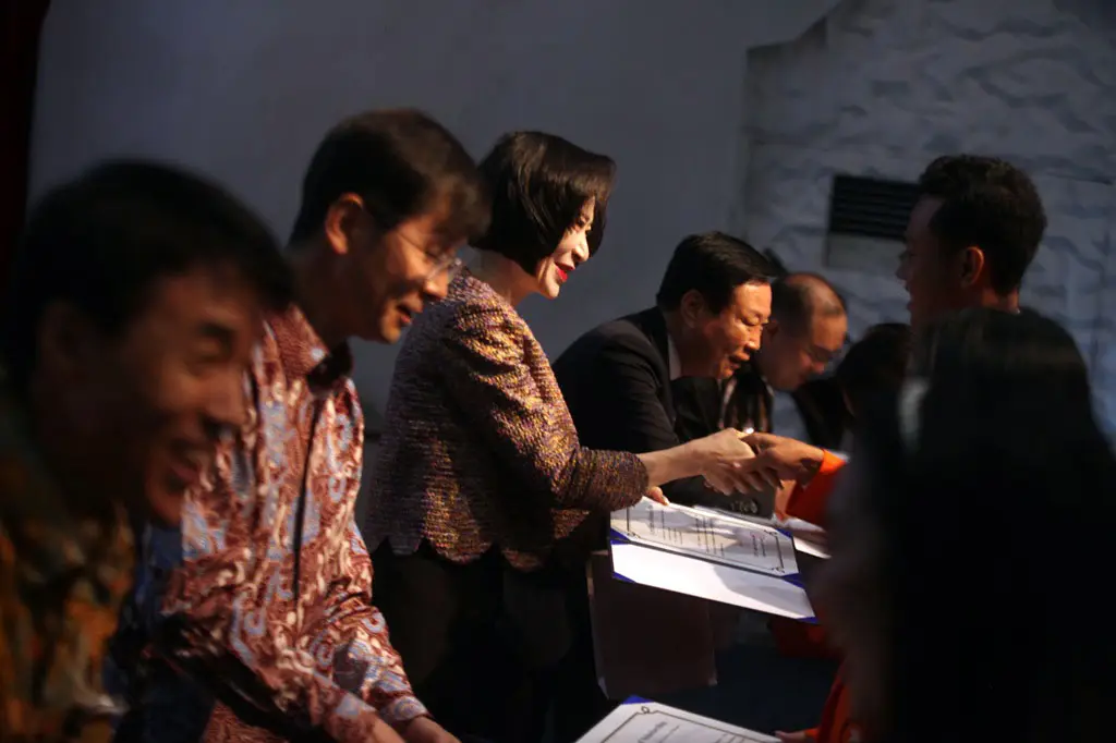 50 Mahasiswa Berprestasi...