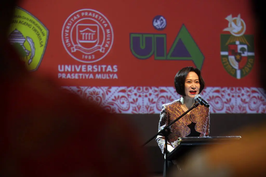 50 Mahasiswa Berprestasi...