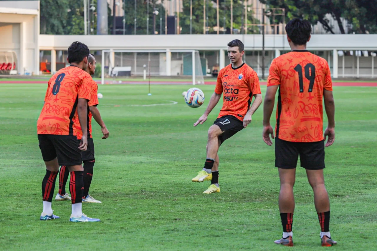 Latihan Persija Jakarta...