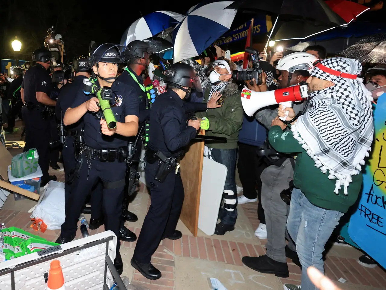 Demo Memanas, Polisi...