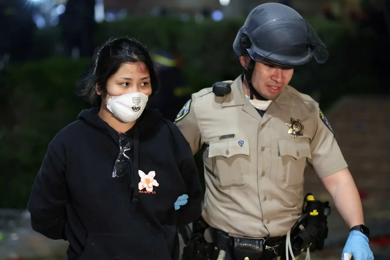 Demo Memanas, Polisi...