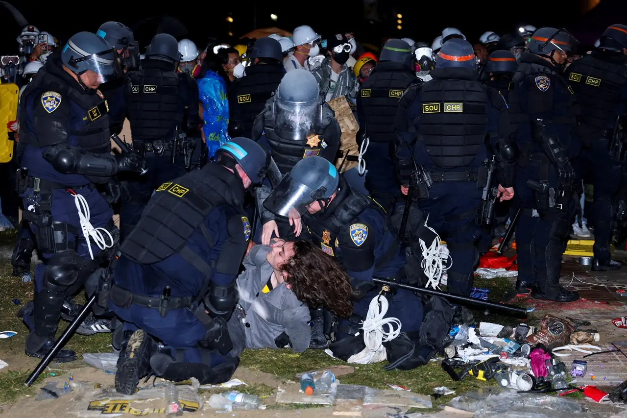 Demo Memanas, Polisi...