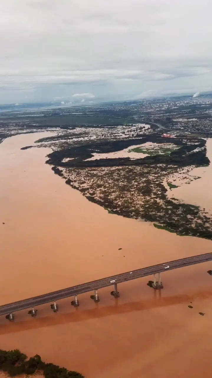 Hujan Lebat di Brasil,...