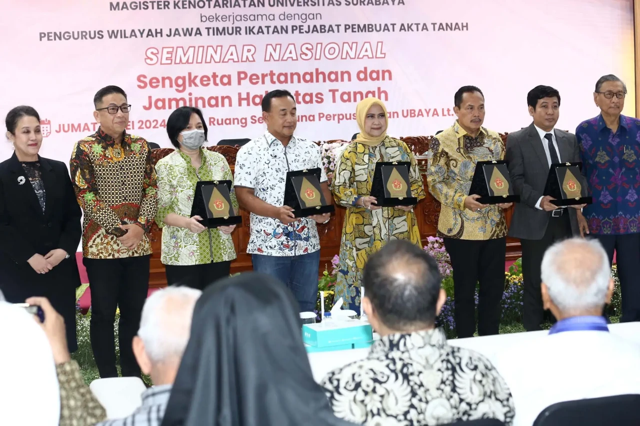 Ubaya Teken MoU dengan...