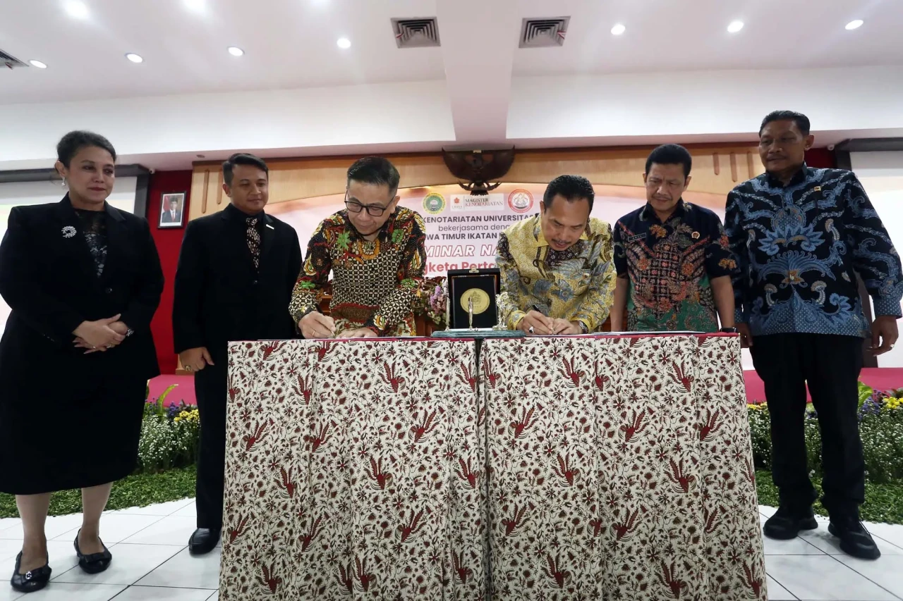 Ubaya Teken MoU dengan...