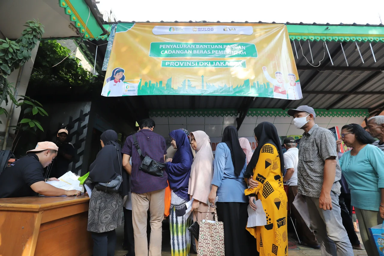 Penyaluran Bantuan Pangan...
