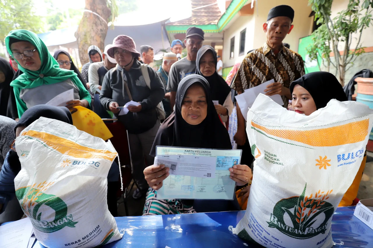Penyaluran Bantuan Pangan...