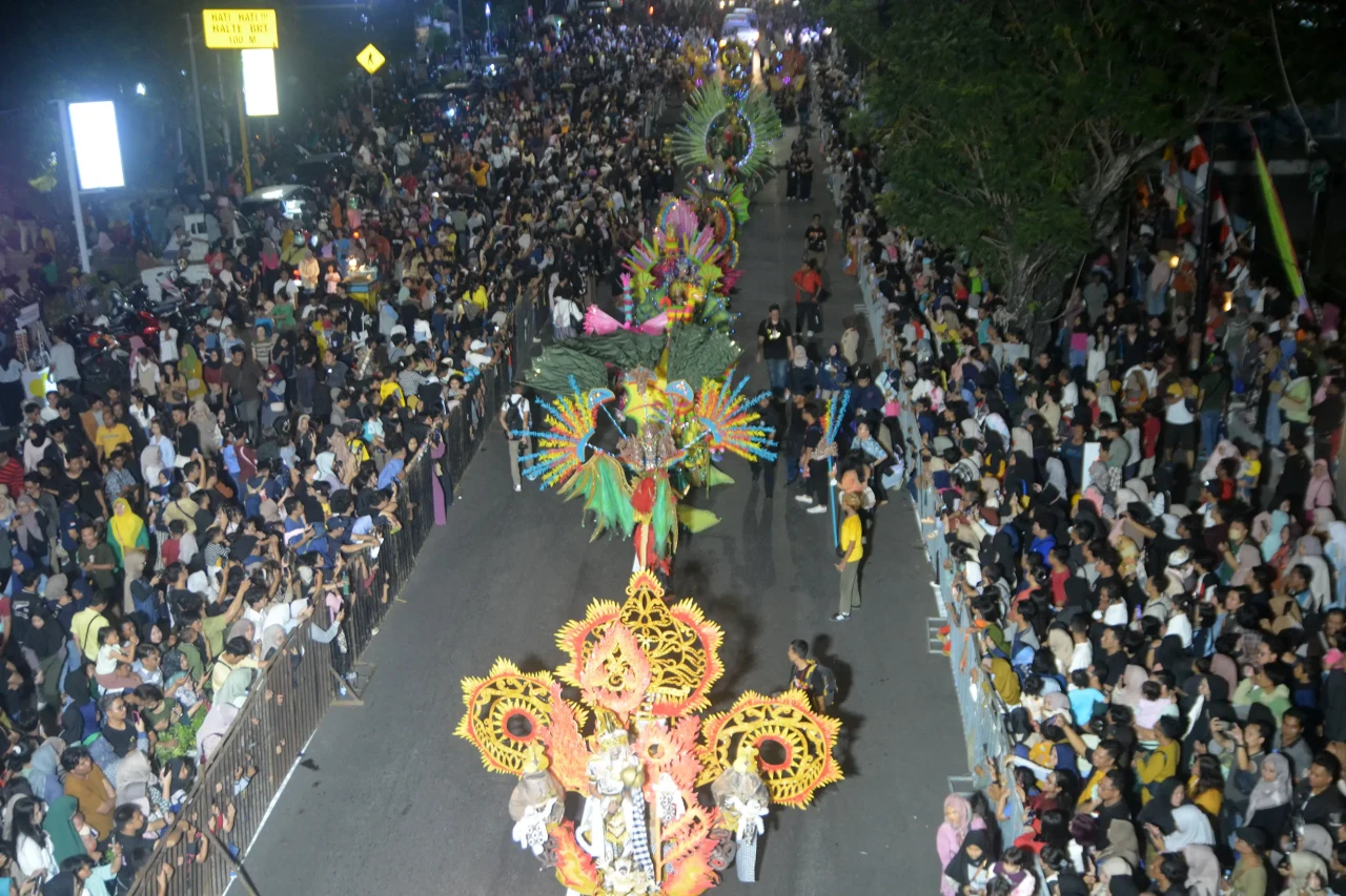 Potret Kemeriahan Parade...