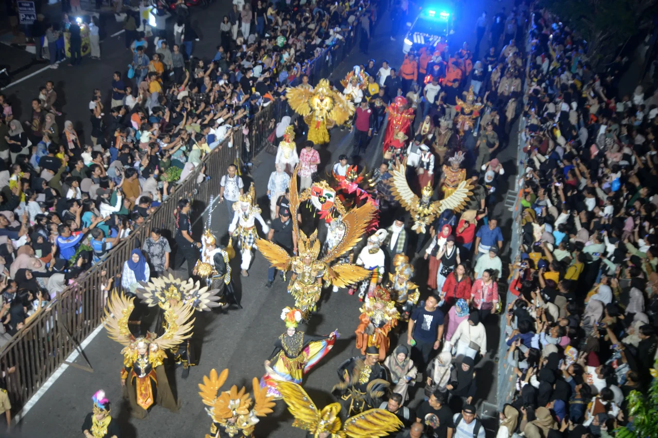 Potret Kemeriahan Parade...