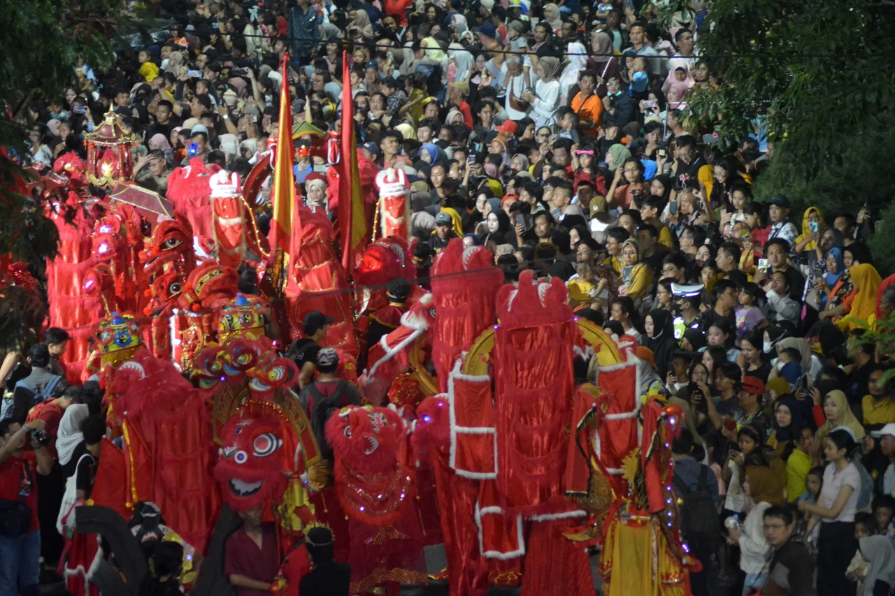 Potret Kemeriahan Parade...