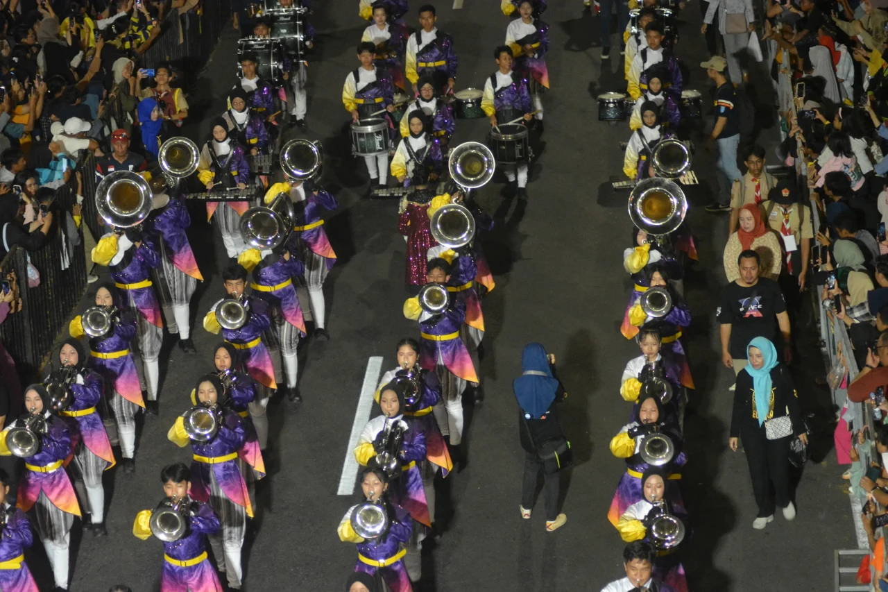 Potret Kemeriahan Parade...