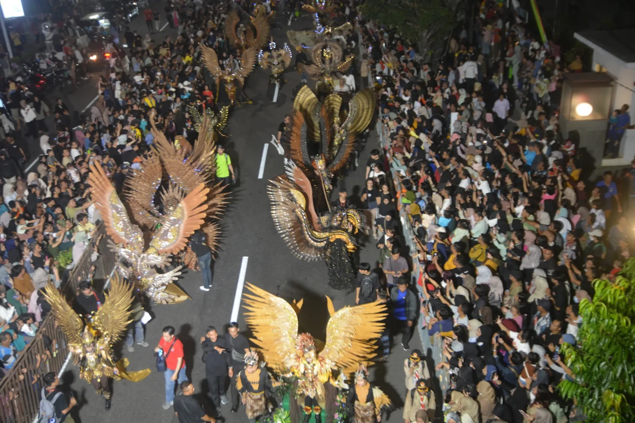 Potret Kemeriahan Parade...