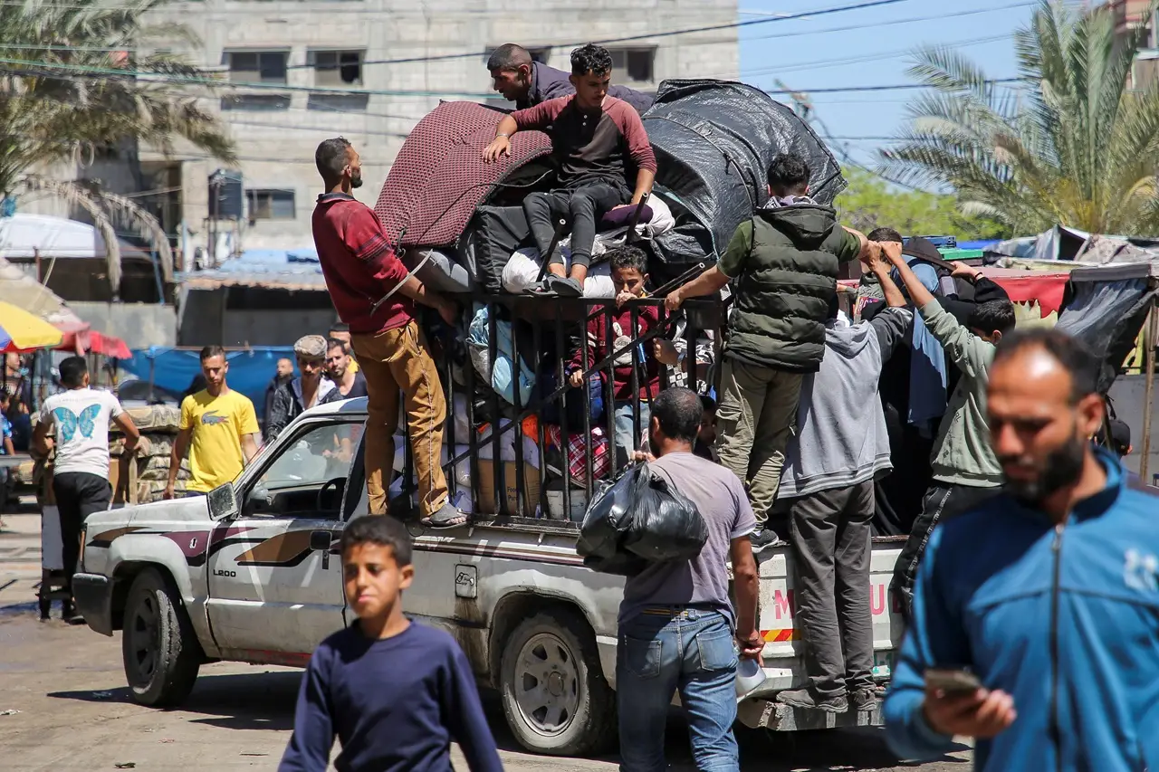 Evakuasi Warga Palestina...