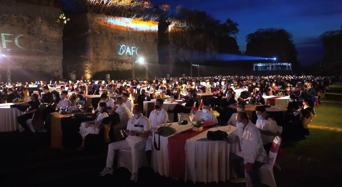 Kumpulkan 5.000 Orang...