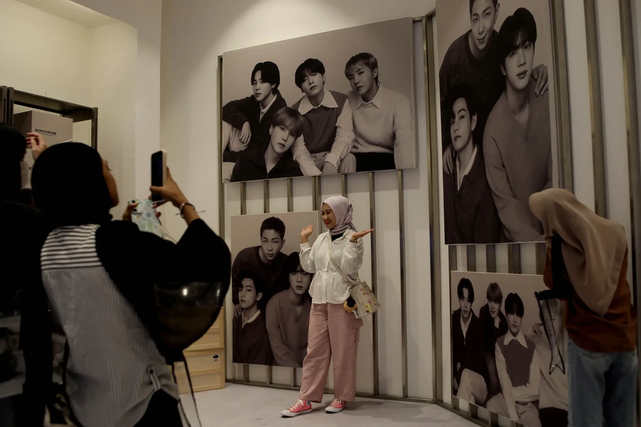 Potret ARMY Serbu BTS...