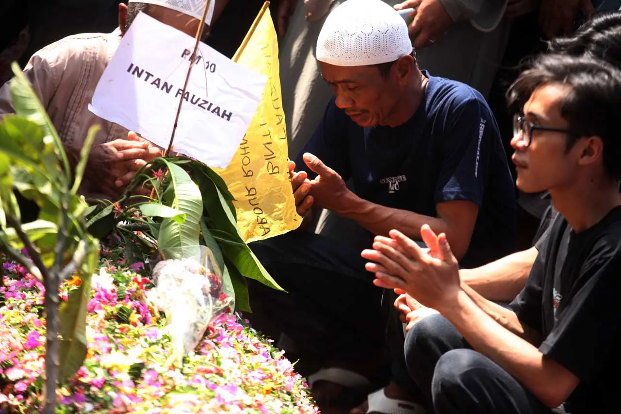 Prosesi Pemakaman 6...