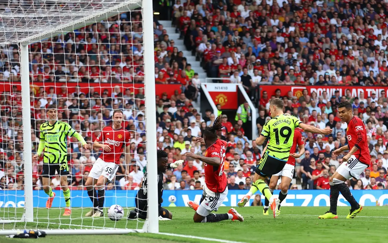 Arsenal Pecundangi Manchester...