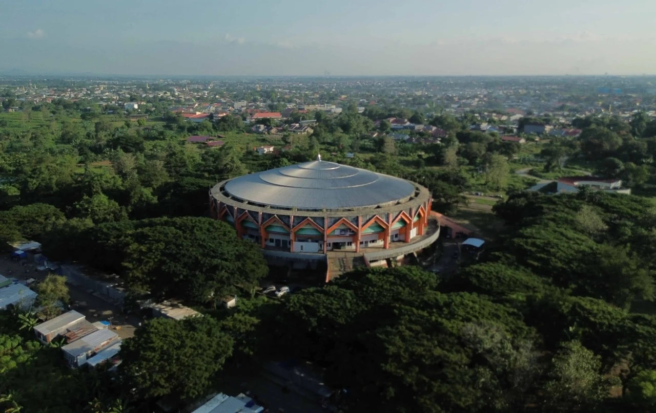 Melihat Proyek Stadion...
