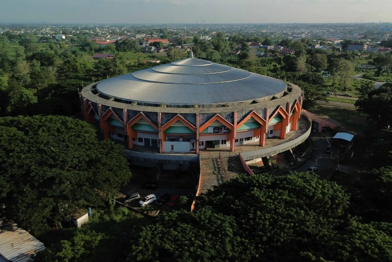 Melihat Proyek Stadion...