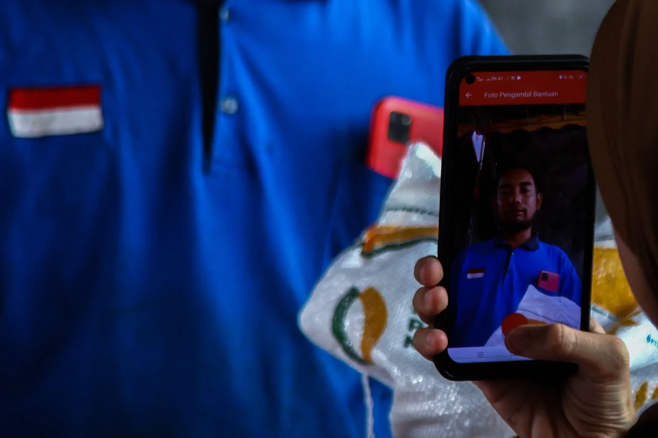 Potret Pembagian Bantuan...