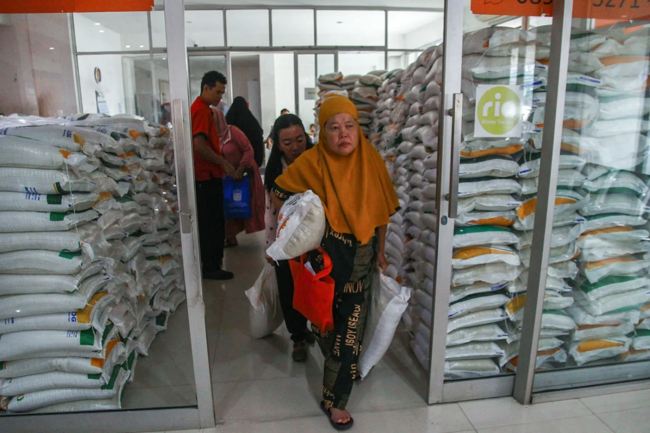 Potret Pembagian Bantuan...