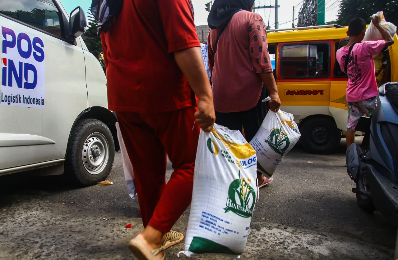 Potret Pembagian Bantuan...