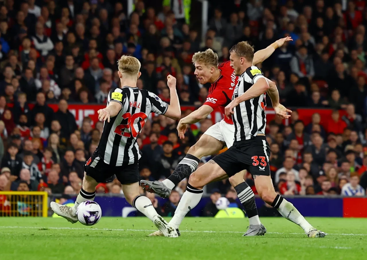 Manchester United Bungkam...