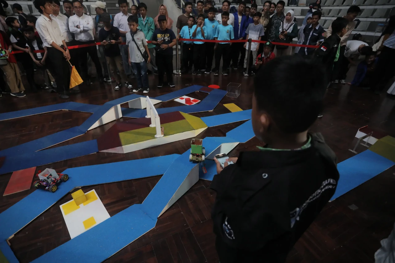 Turnamen Robotik Indonesia...