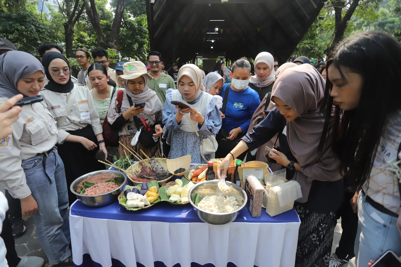 Peringati Hari Keanekaragaman...