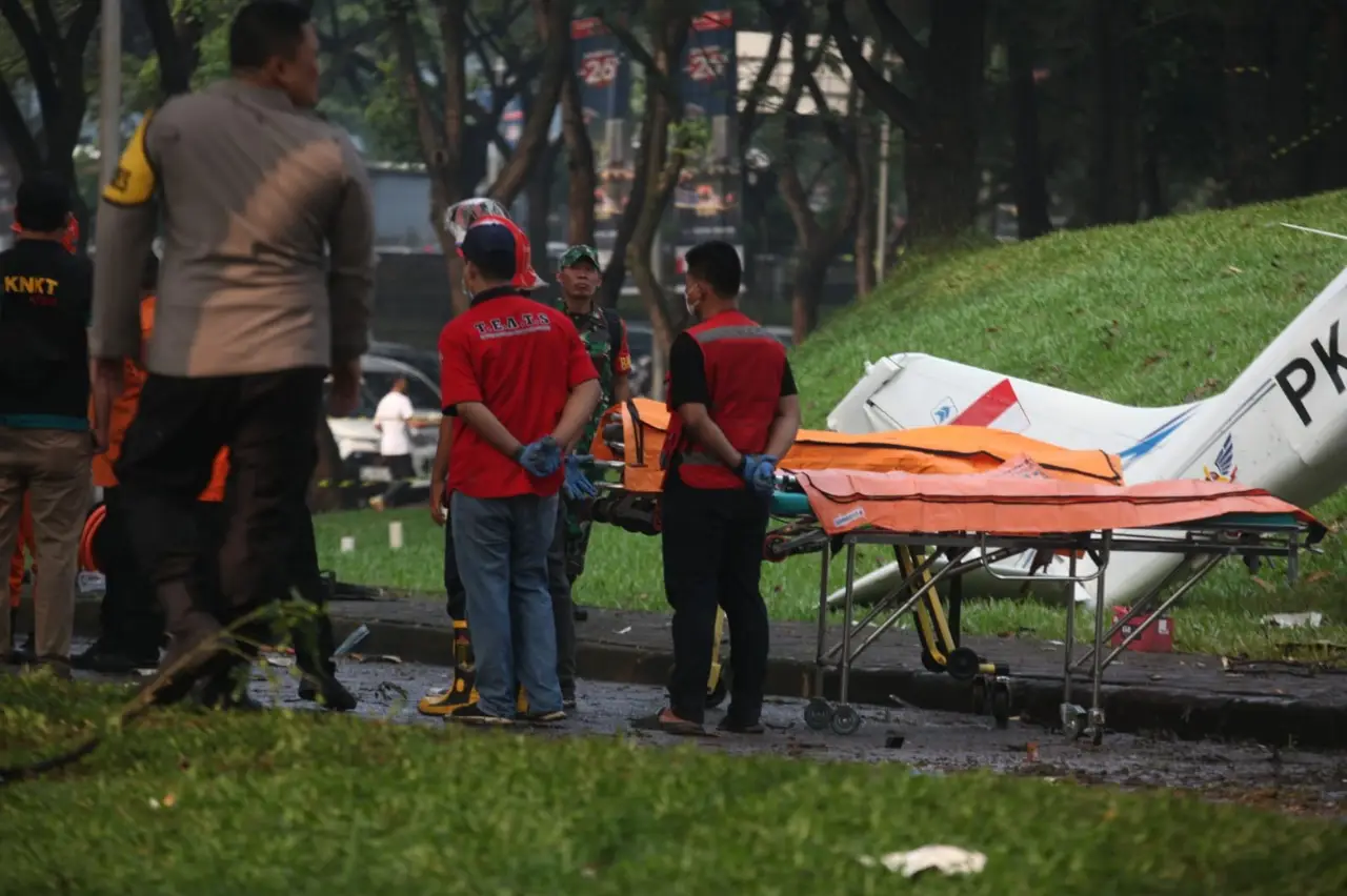 Pesawat Latih Jatuh...