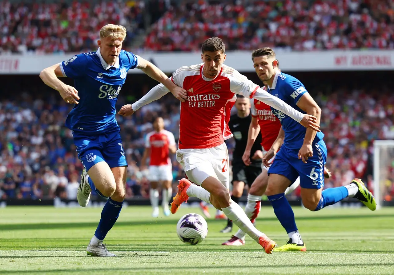 Menang 2-1 atas Everton,...